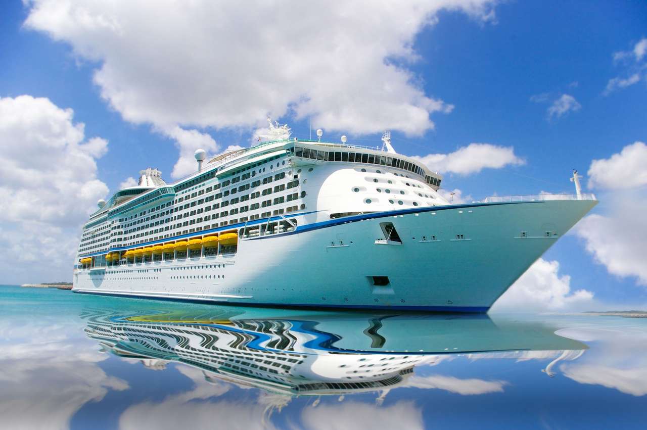 cruise ship in a caribbean sea online puzzle