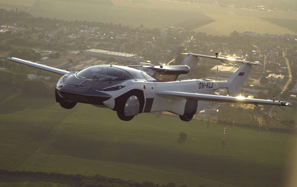 Vliegende auto tijdens de vlucht online puzzel