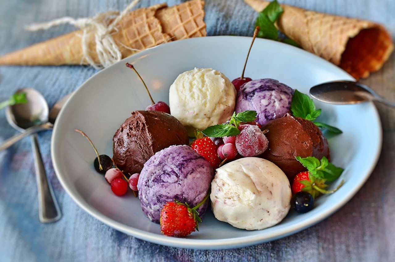 Ice cream with fruits puzzle online from photo