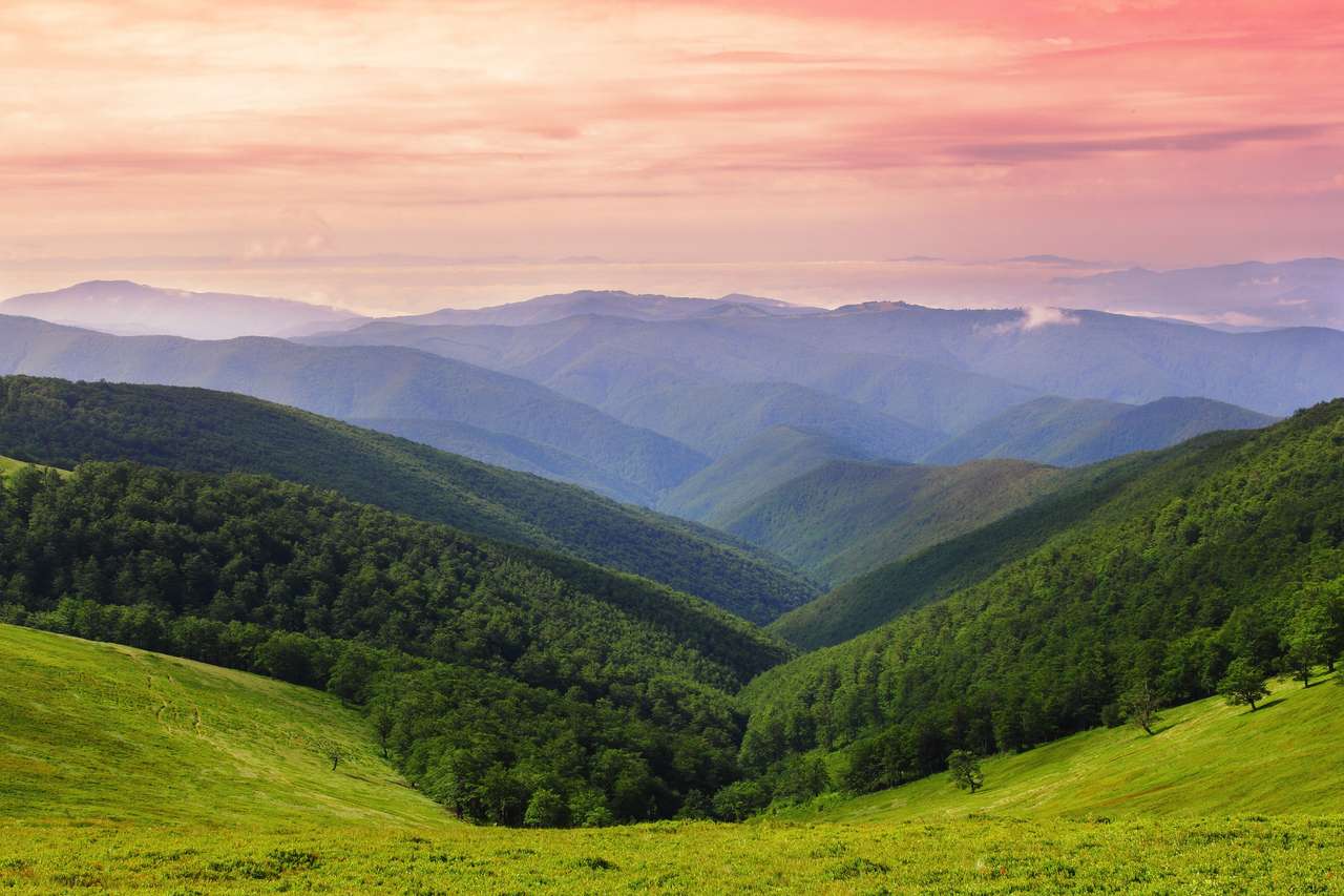Montañas de Cárpatos en Ucrania rompecabezas en línea