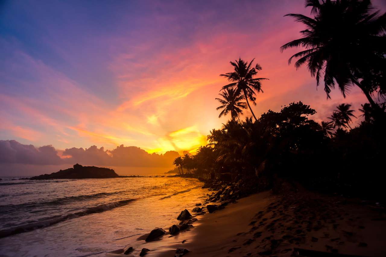 Sonnenuntergang tropischer Strand. Online-Puzzle