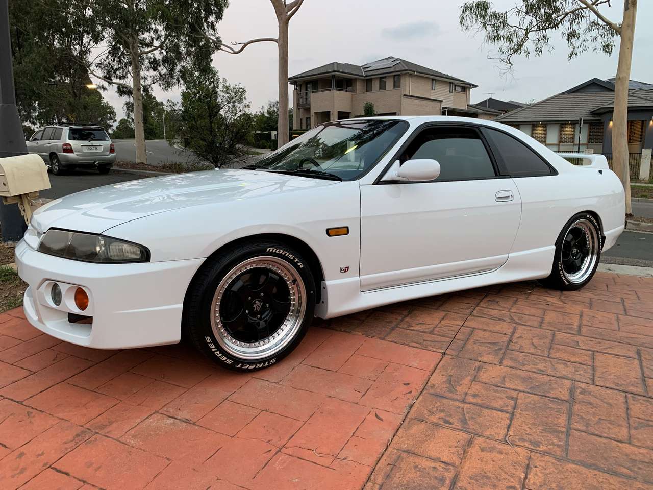 Skyline R33 puzzle online from photo