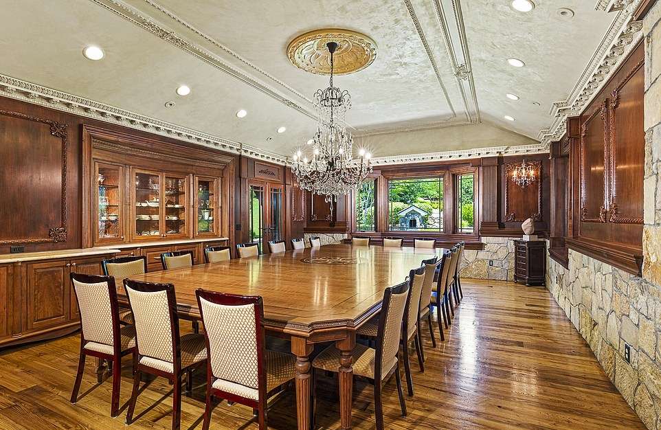 Interior da "mansão de 30 anos - sala de jantar puzzle online