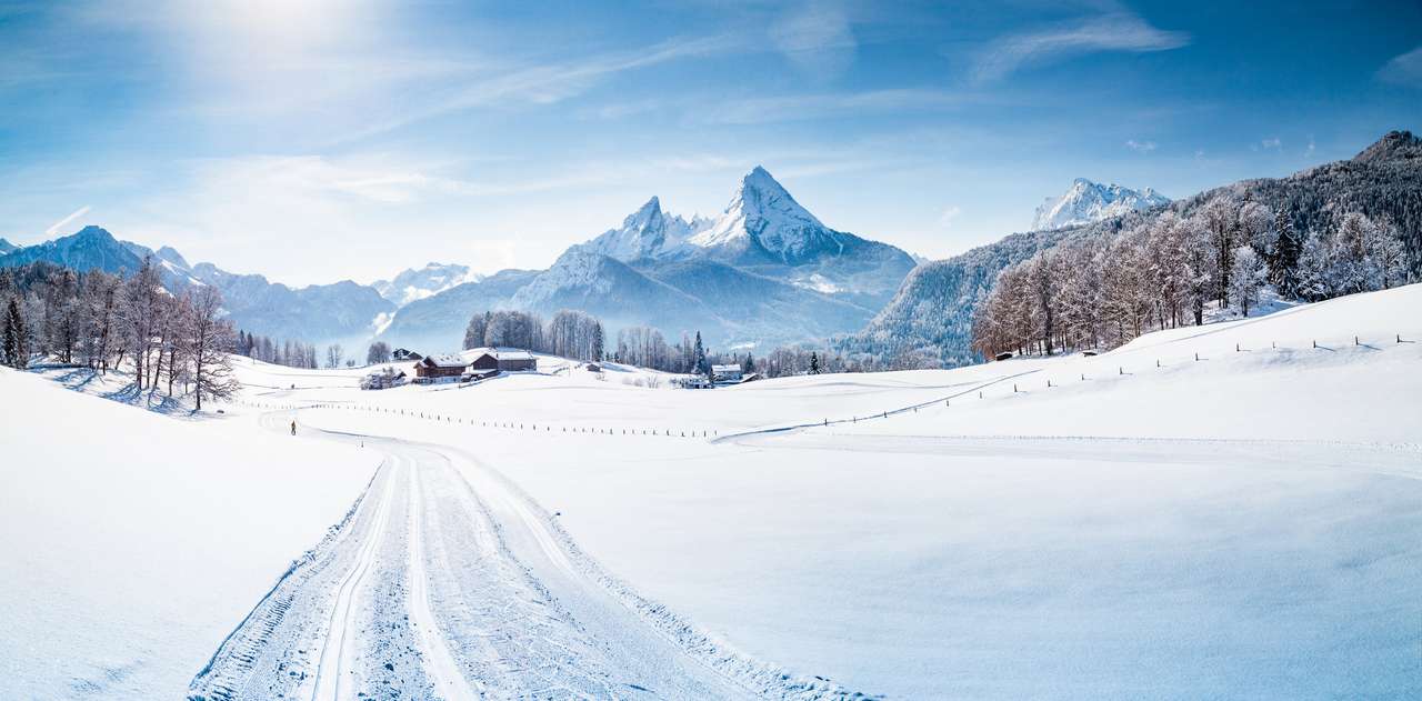 Naturskönt vinterlandskap bergslandskap Pussel online