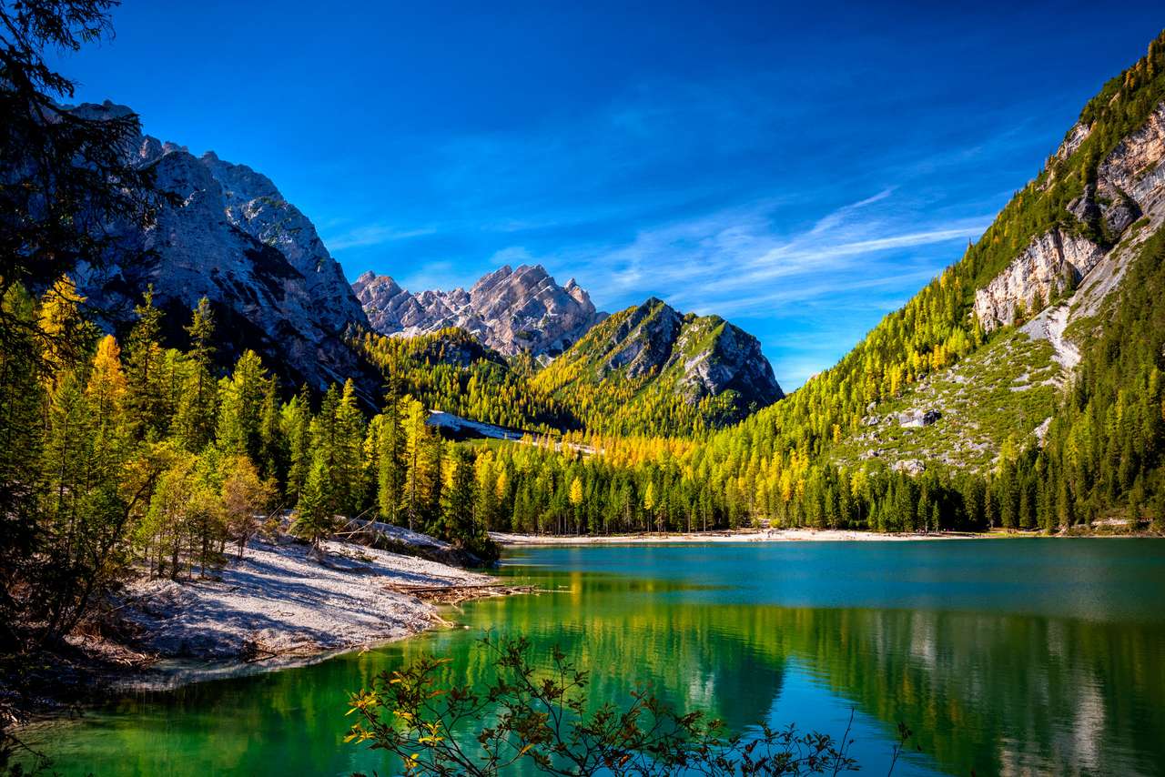 Озеро Брайес, Доломиты, Трентино-Альто-Адидже, Италия онлайн-пазл