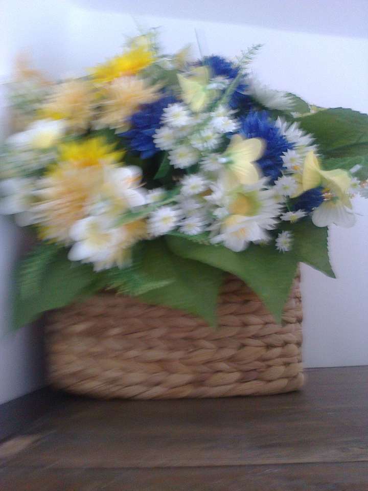 Хубави цветя в стаята. онлайн пъзел