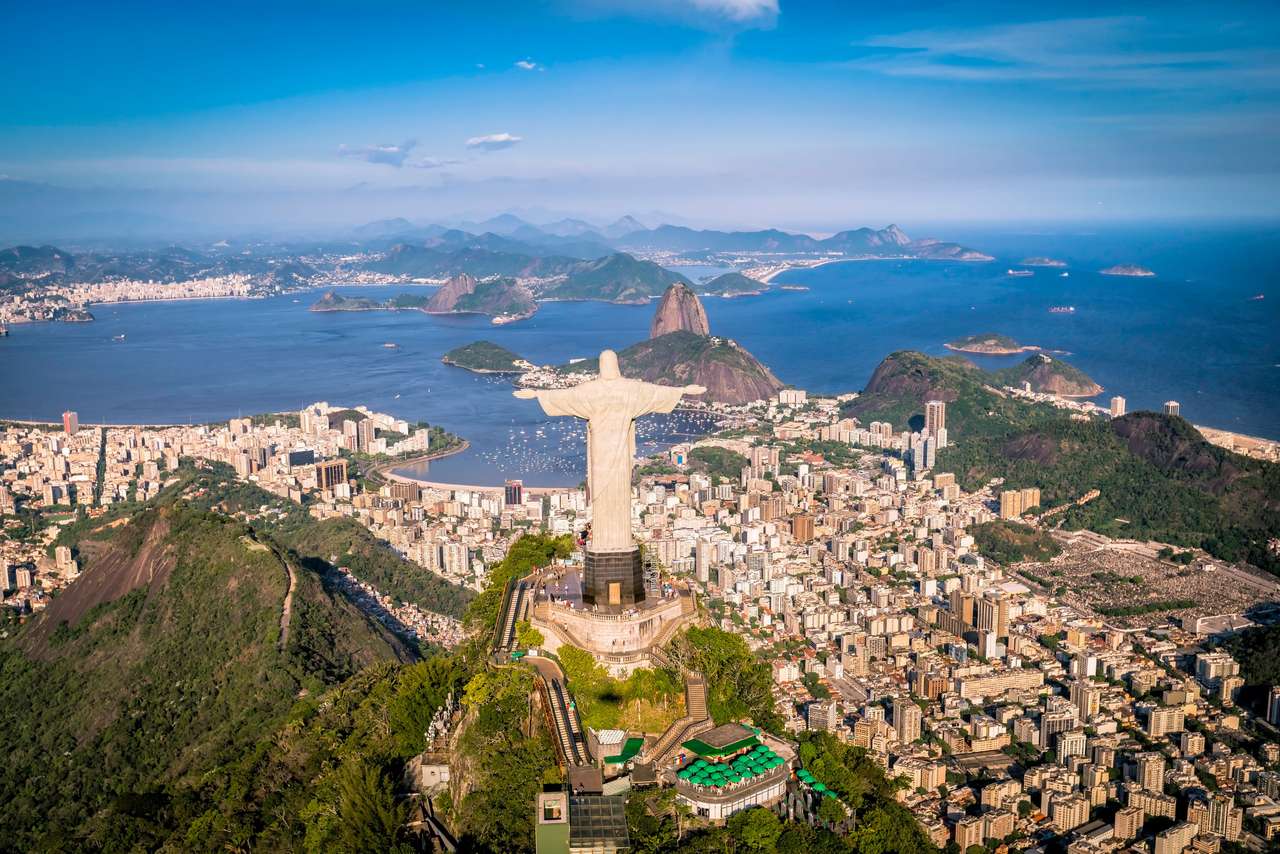 Въздушна гледка към Христос, символ на Рио де Жанейро, Бразилия онлайн пъзел от снимка