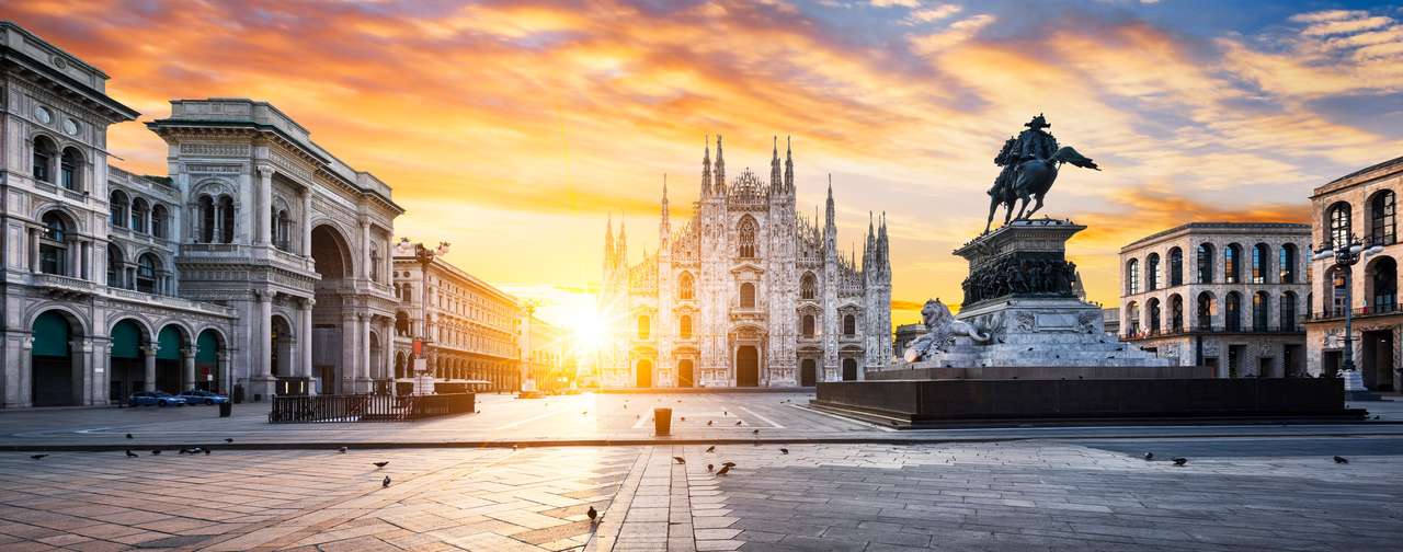 Дуомо при изгрев, Милано, Европа. онлайн пъзел от снимка