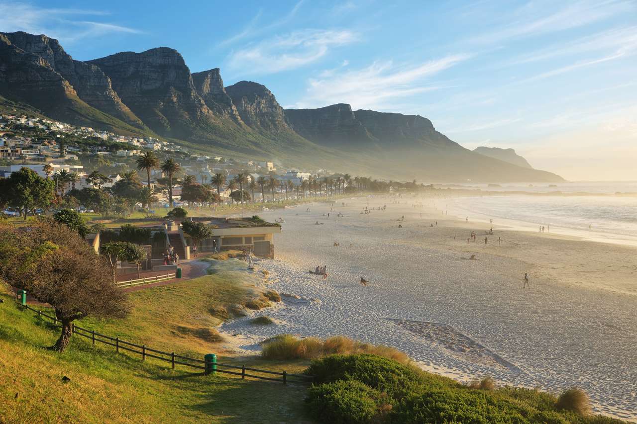 Camps Bay Beach in Kaapstad puzzel online van foto