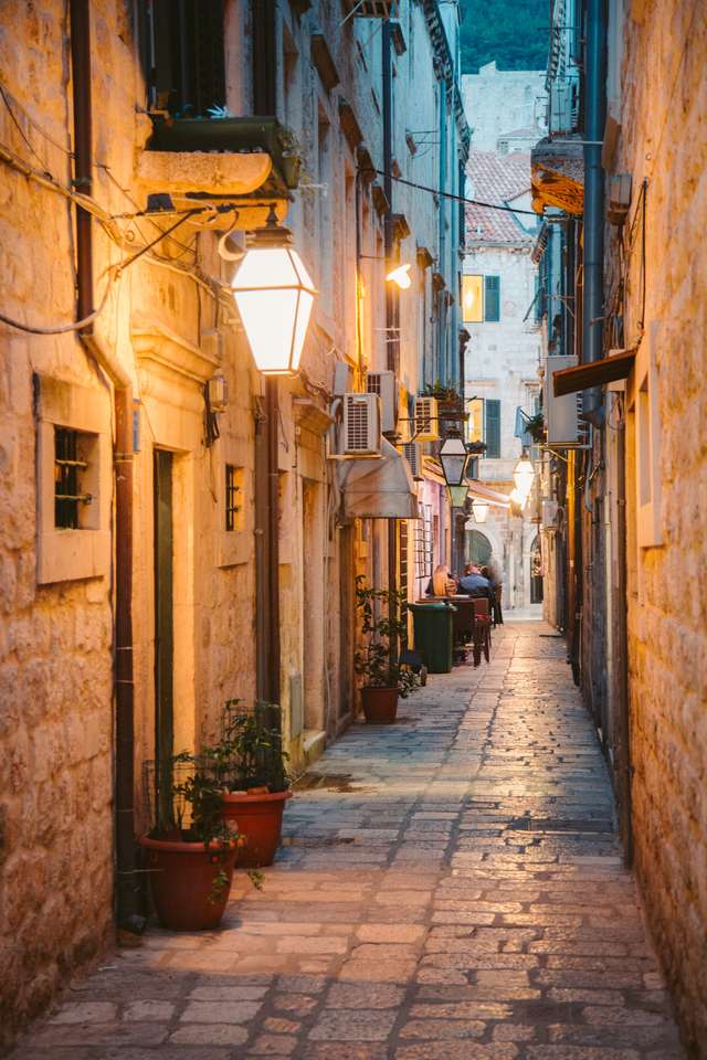 Keskeny sikátor a történelmi város Dubrovnik puzzle online fotóról