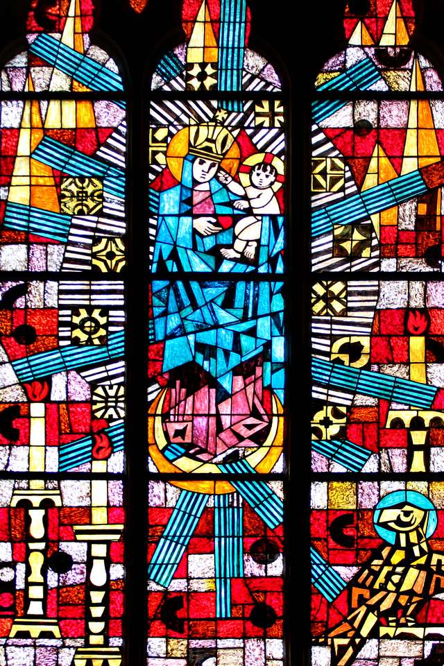 Gebrandschilderde glazen ramen in de kathedraal van St. Nicholas puzzel online van foto