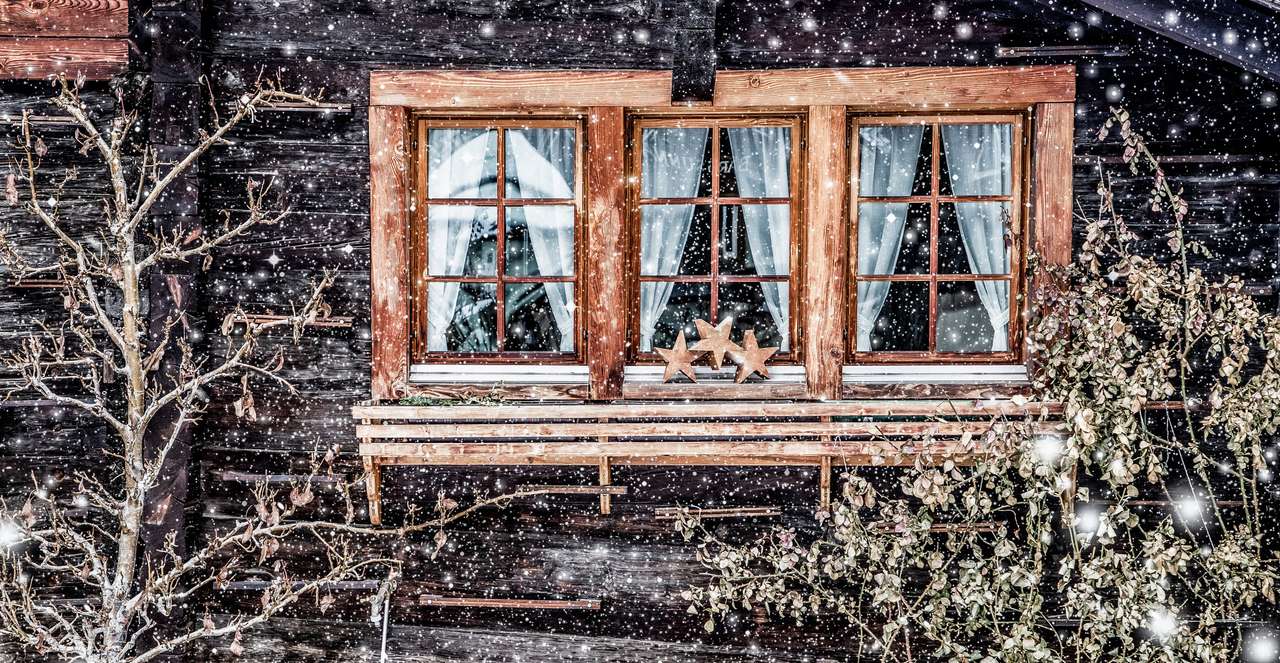 Cabana de madeira suíça tradicional e queda de neve puzzle online a partir de fotografia
