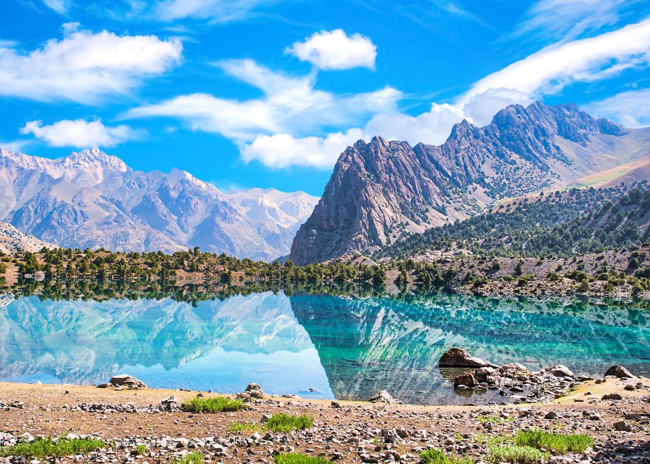 Alaudin jezero s tyrkysovou vodou puzzle online z fotografie