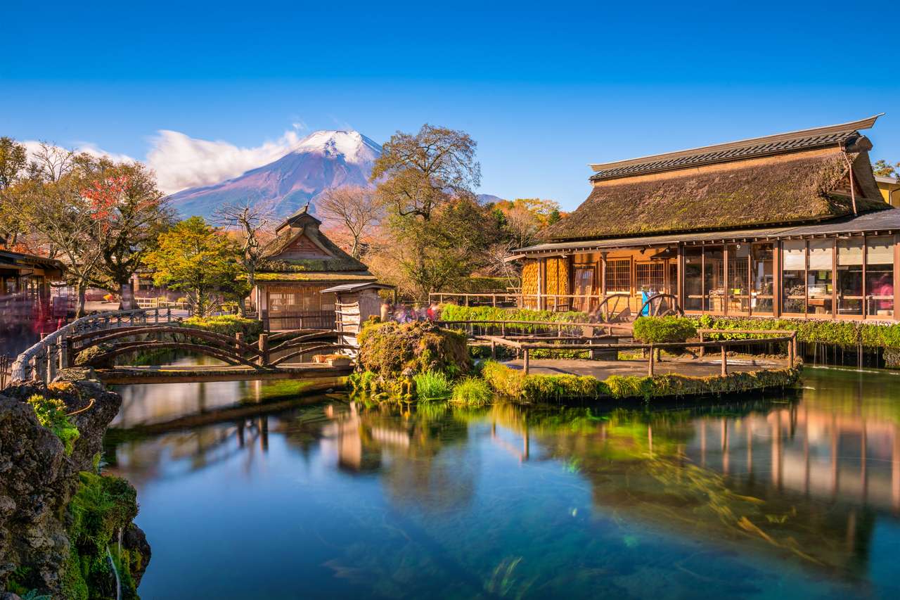 Oshino Hakkai, Japan met Mt. Fuji op de achtergrond. online puzzel