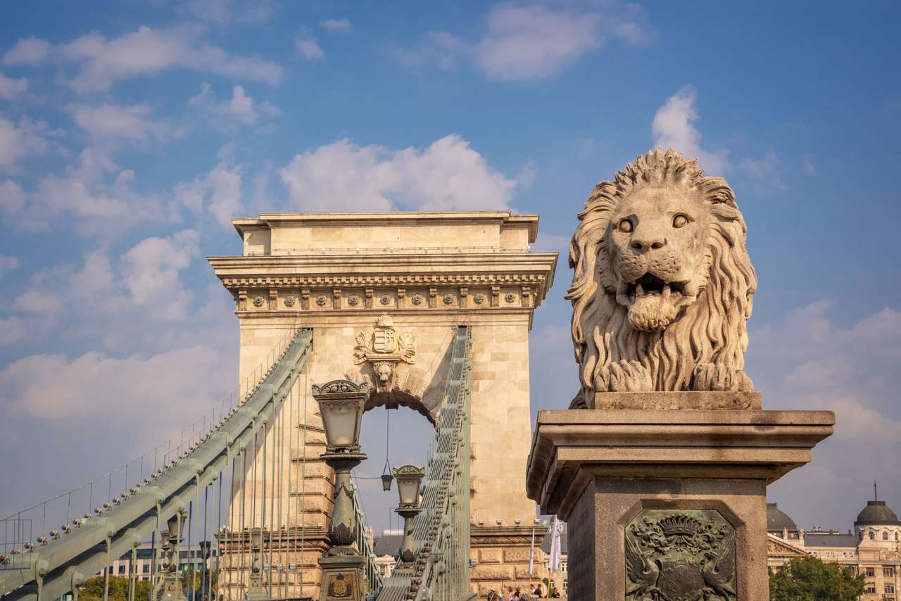 Podul lanțului peste fluviul Dunărea din Budapesta puzzle online din fotografie