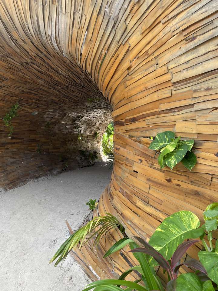 Dřevěný tunel puzzle online z fotografie