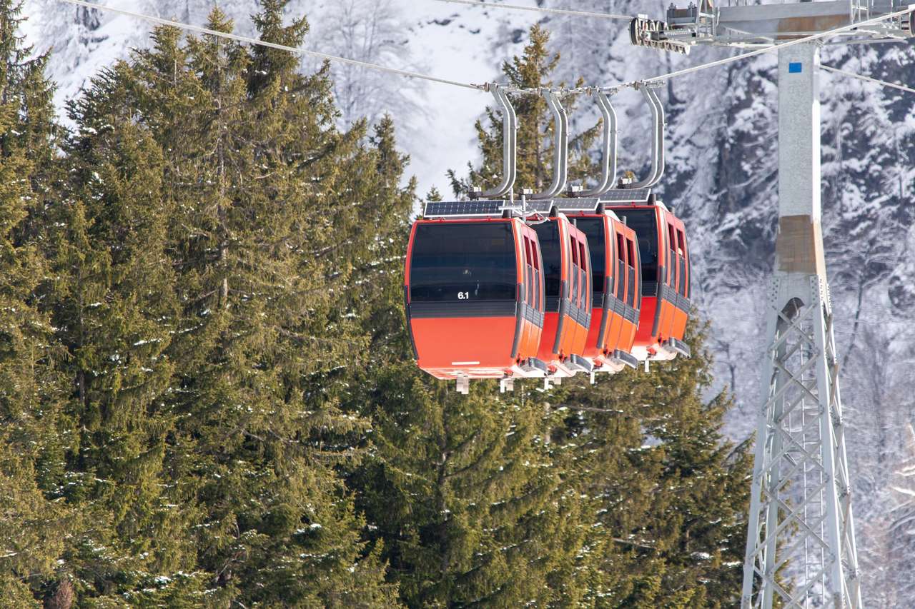 A winter scenery of a ropeway online puzzle