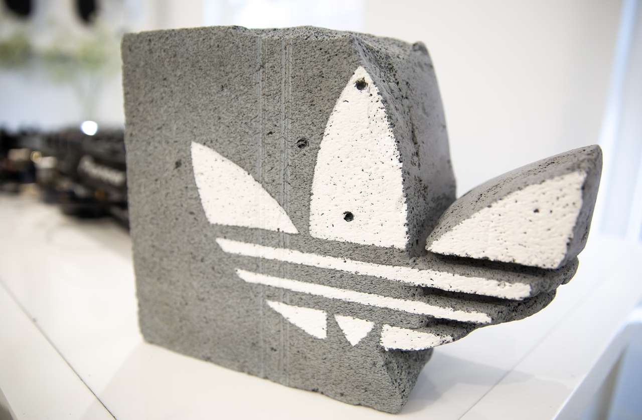 Adidas Імрана скласти пазл онлайн з фото