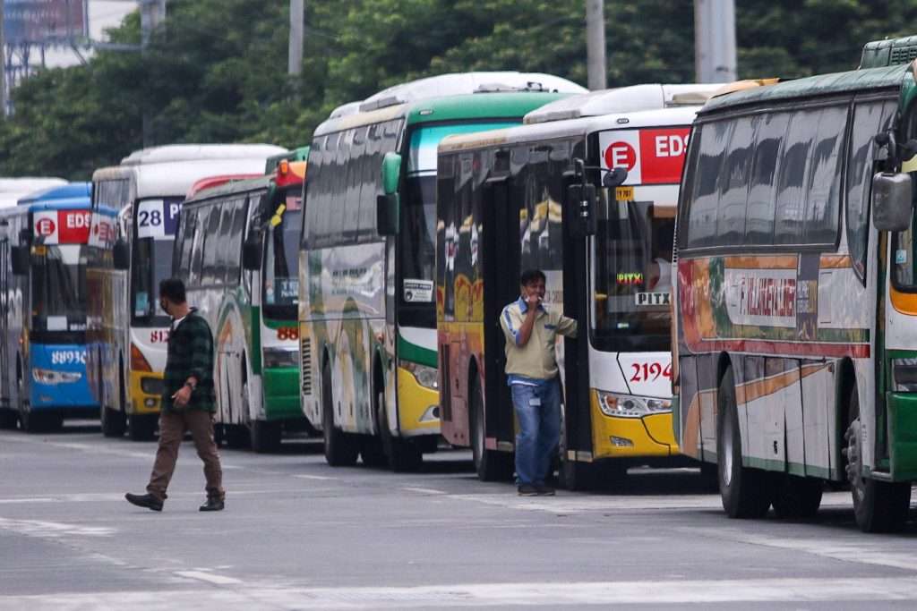 Ônibus nas Filipinas puzzle online a partir de fotografia