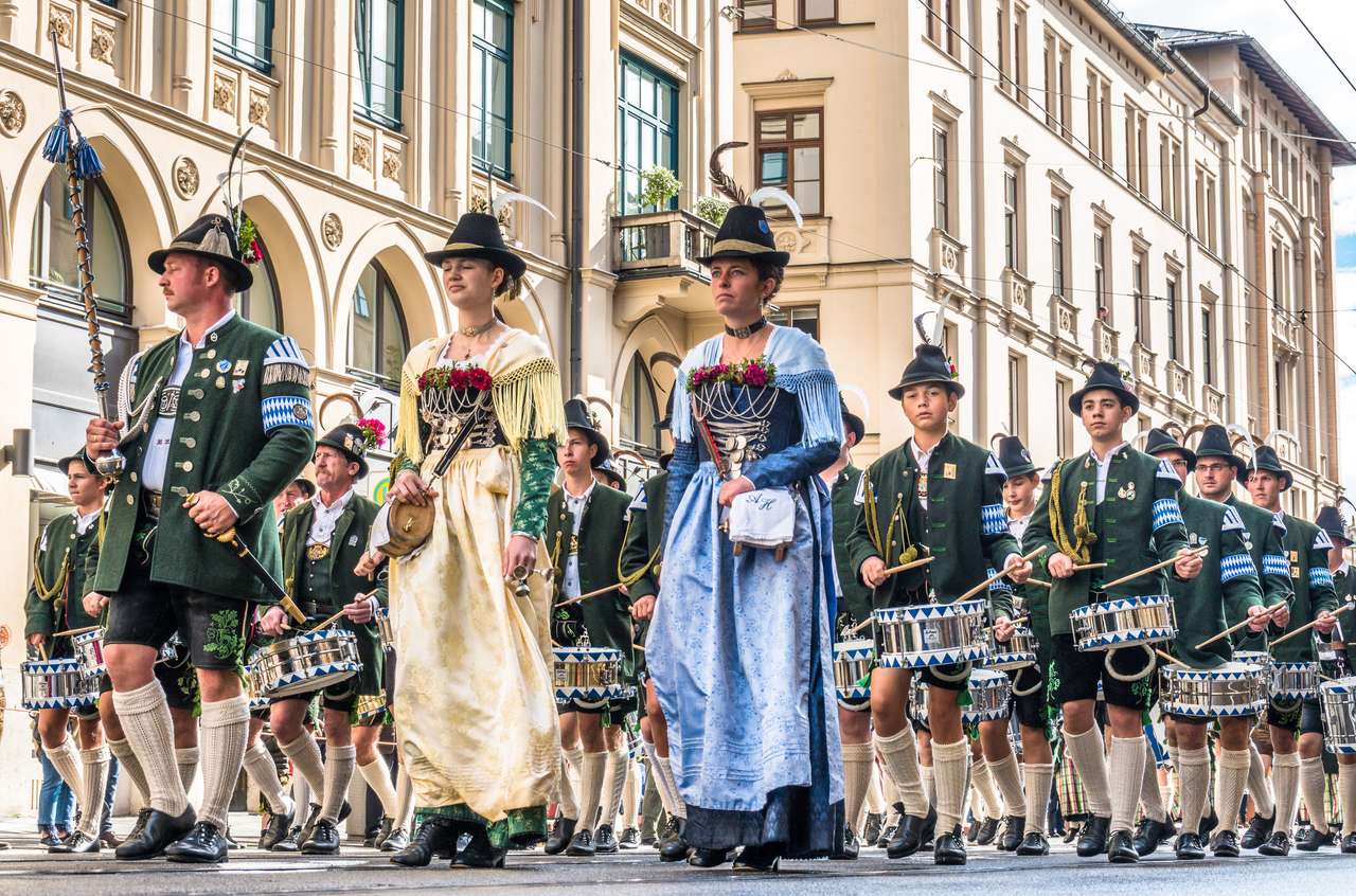 Opening Parade of the Oktoberfest Pussel online