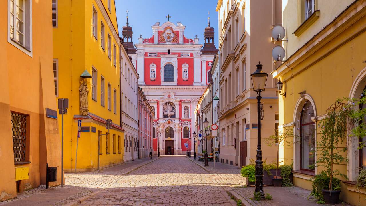 történelmi utca Poznanban, az óvárosban online puzzle