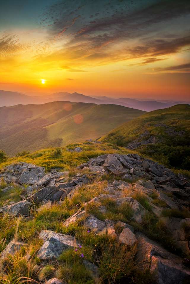 Gyönyörű nyári naplemente a hegyekben puzzle online fotóról