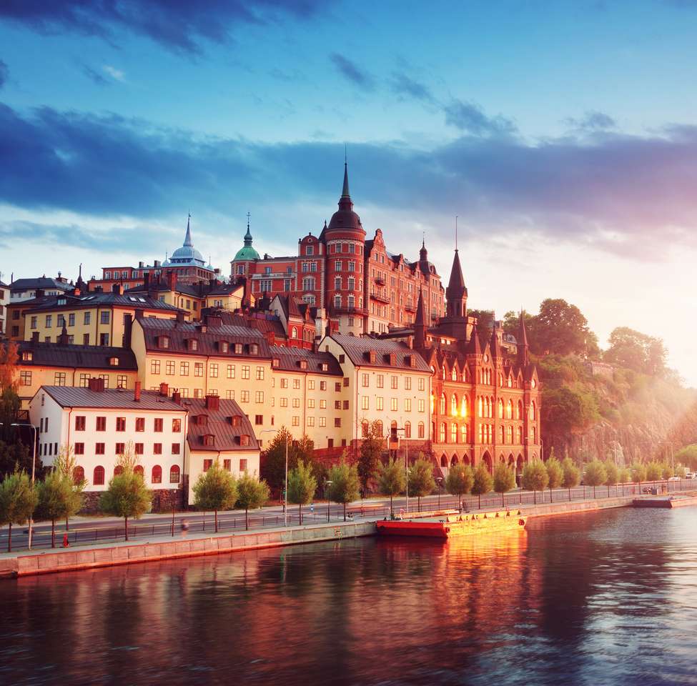 Vista da velha Estocolmo à noite no verão puzzle online a partir de fotografia