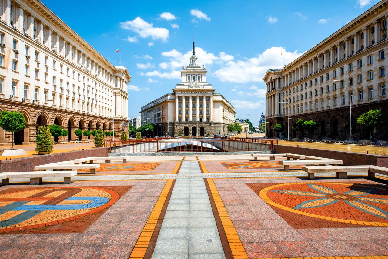 Gebäude des sozialistischen Klassizismus im Zentrum von Sofia Online-Puzzle