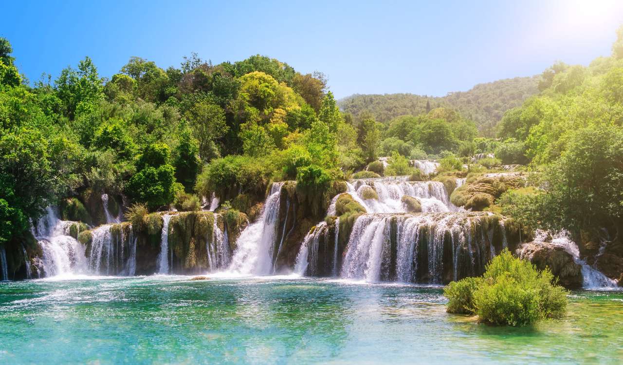 Vízesések a Krka Nemzeti Parkban Horvátországban online puzzle