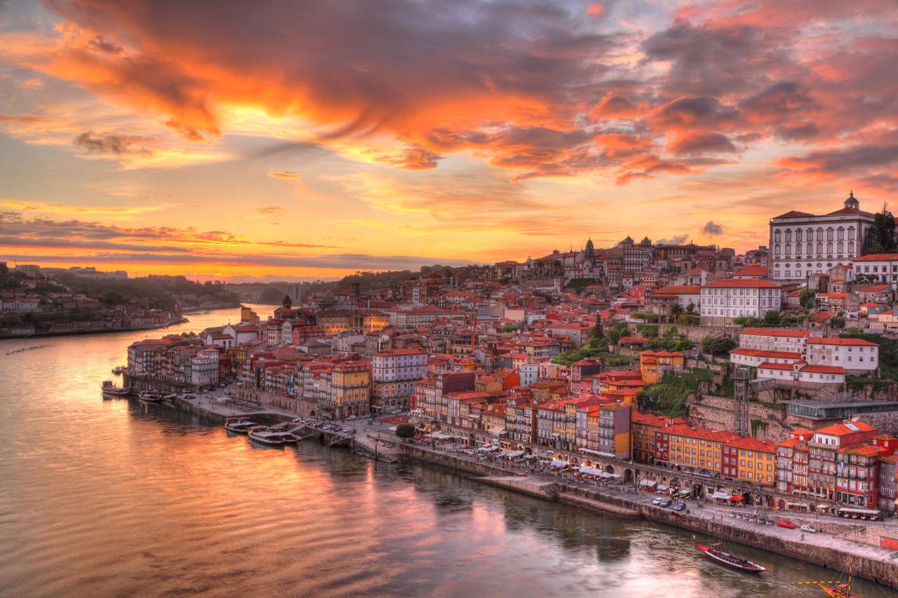 Panorama da cidade velha do Porto no rio Douro puzzle online a partir de fotografia