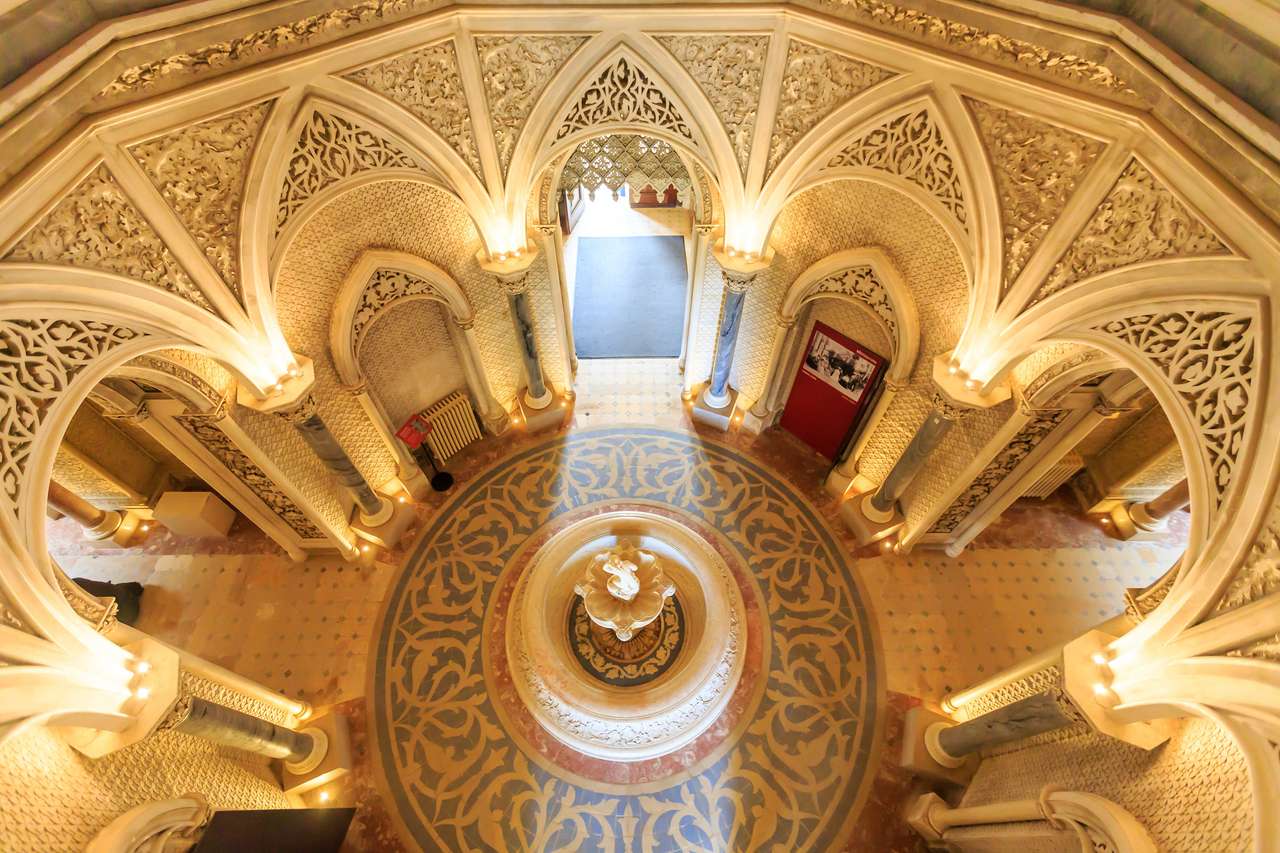 Приказният коридор на двореца Монсеррат онлайн пъзел
