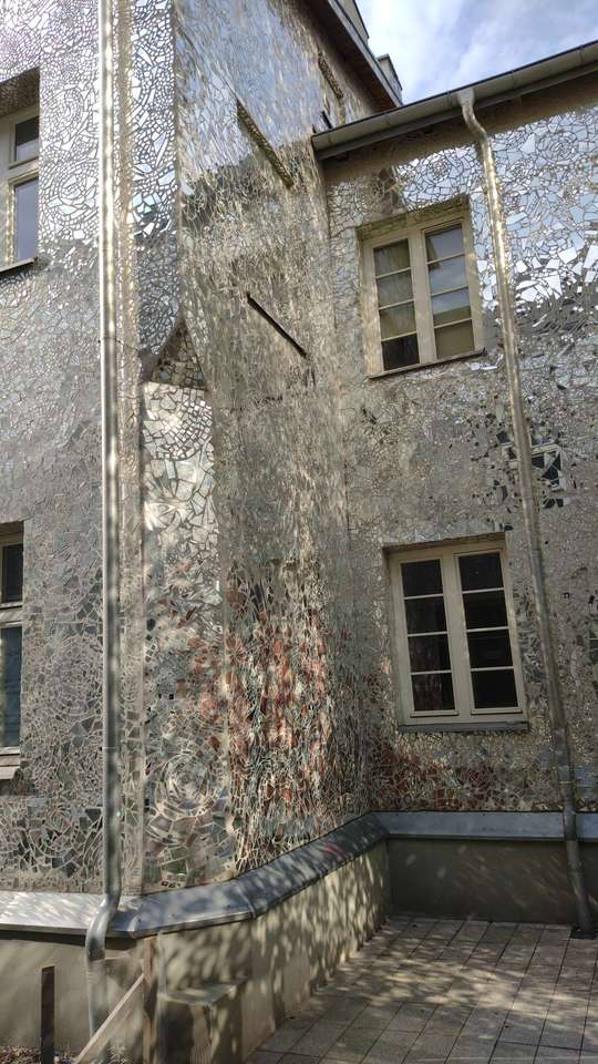 Spiegelmosaik an der Fassade des Gebäudes - Łódź Online-Puzzle