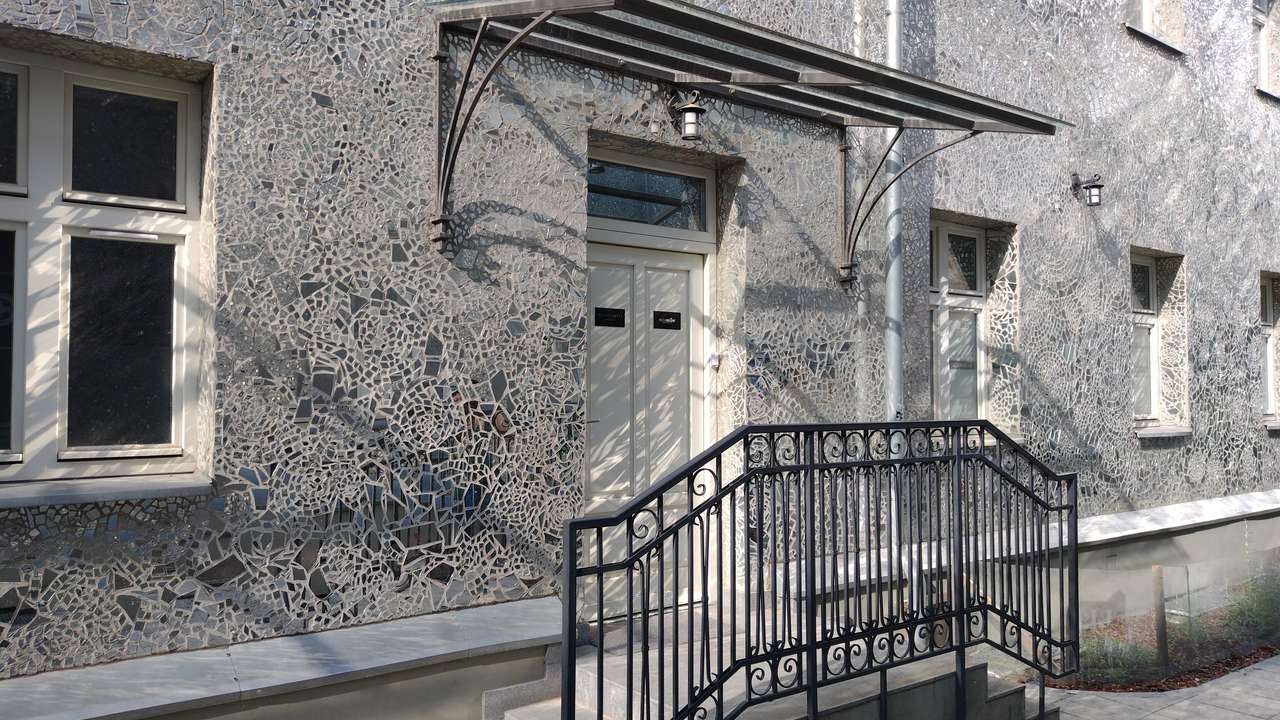 Mosaico de espejo en la fachada del edificio - Łódź rompecabezas en línea
