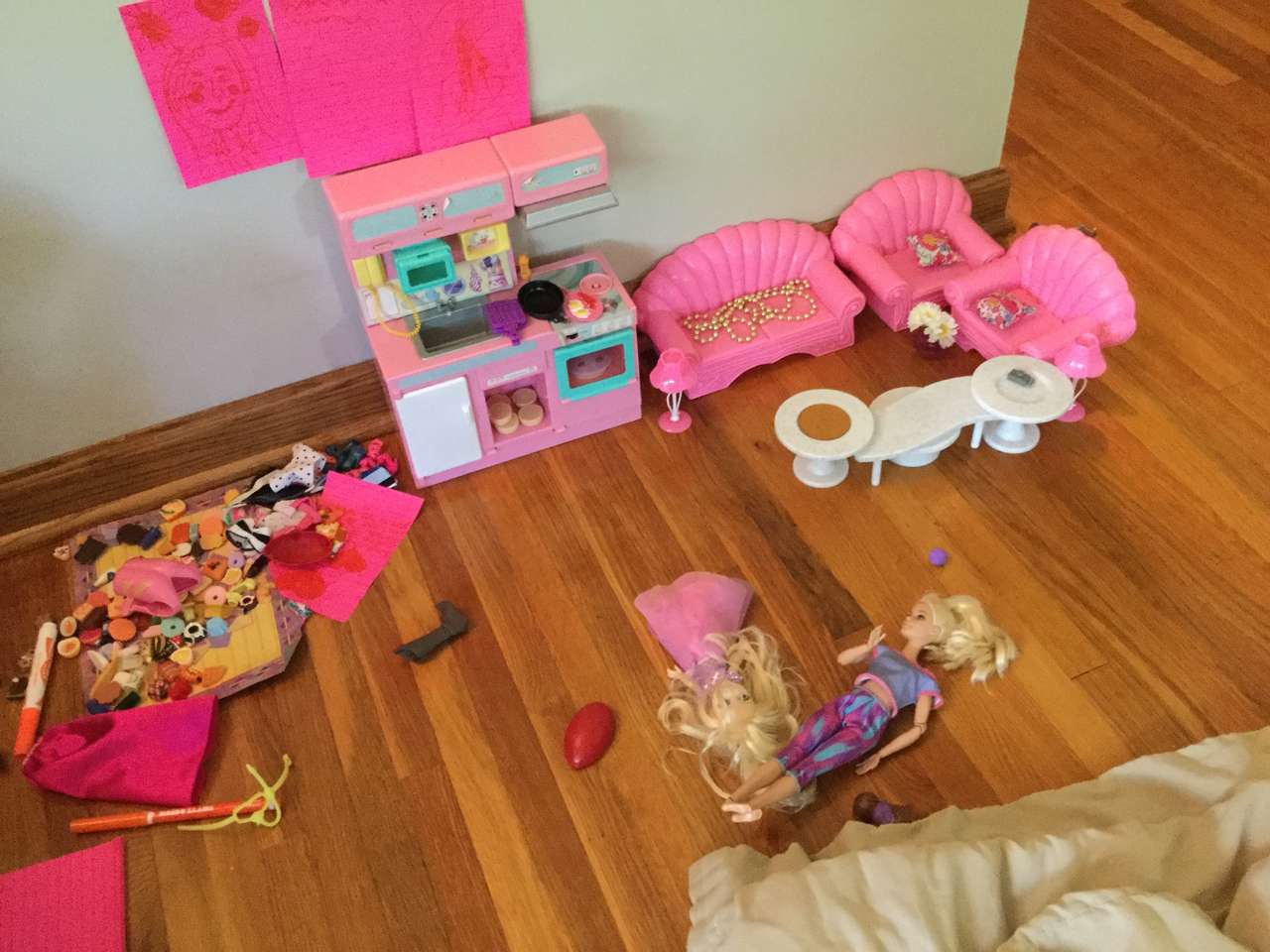 Sada nábytku Barbie online puzzle