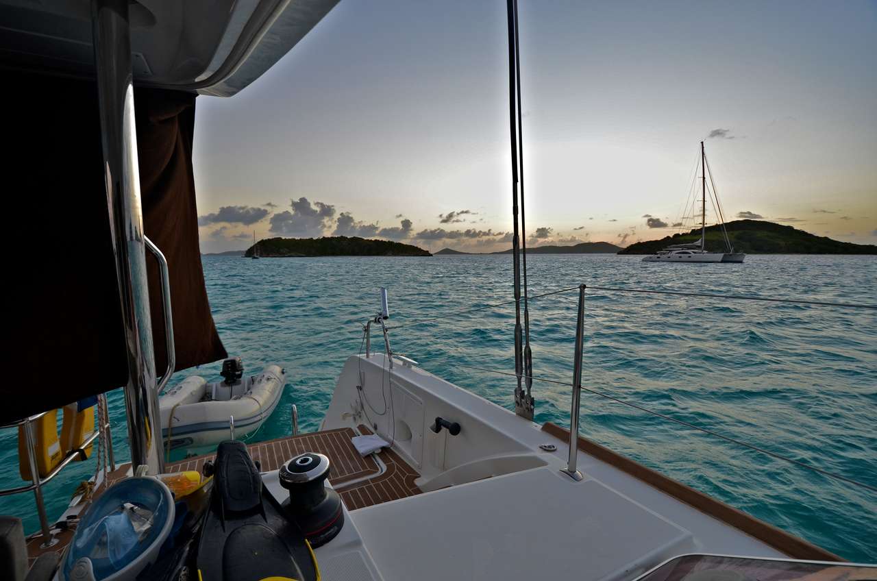 лодка в залива онлайн пъзел от снимка