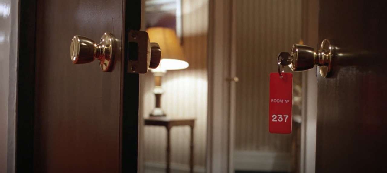 Ключ від кімнати 237 скласти пазл онлайн з фото
