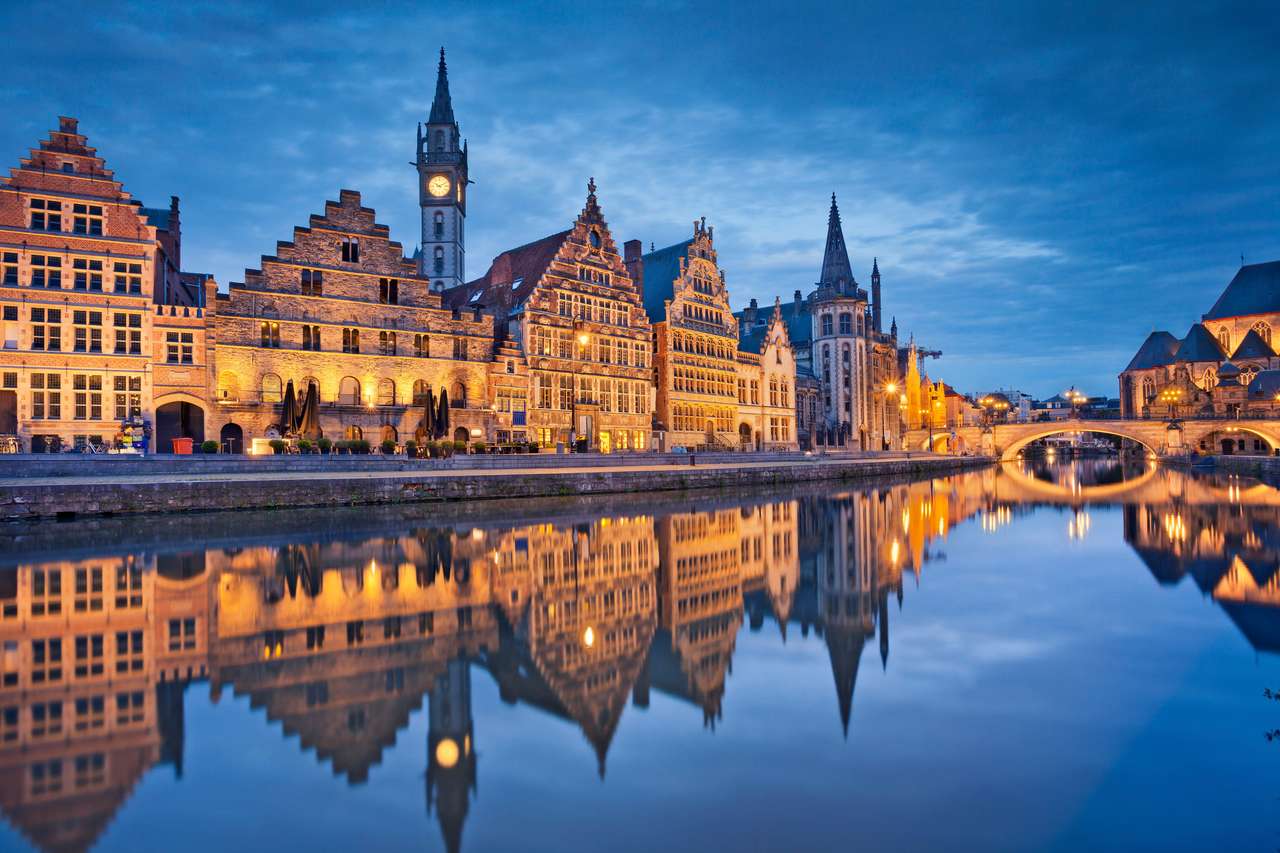 Ghent, Belgia, în timpul orei albastre de amurg puzzle online din fotografie