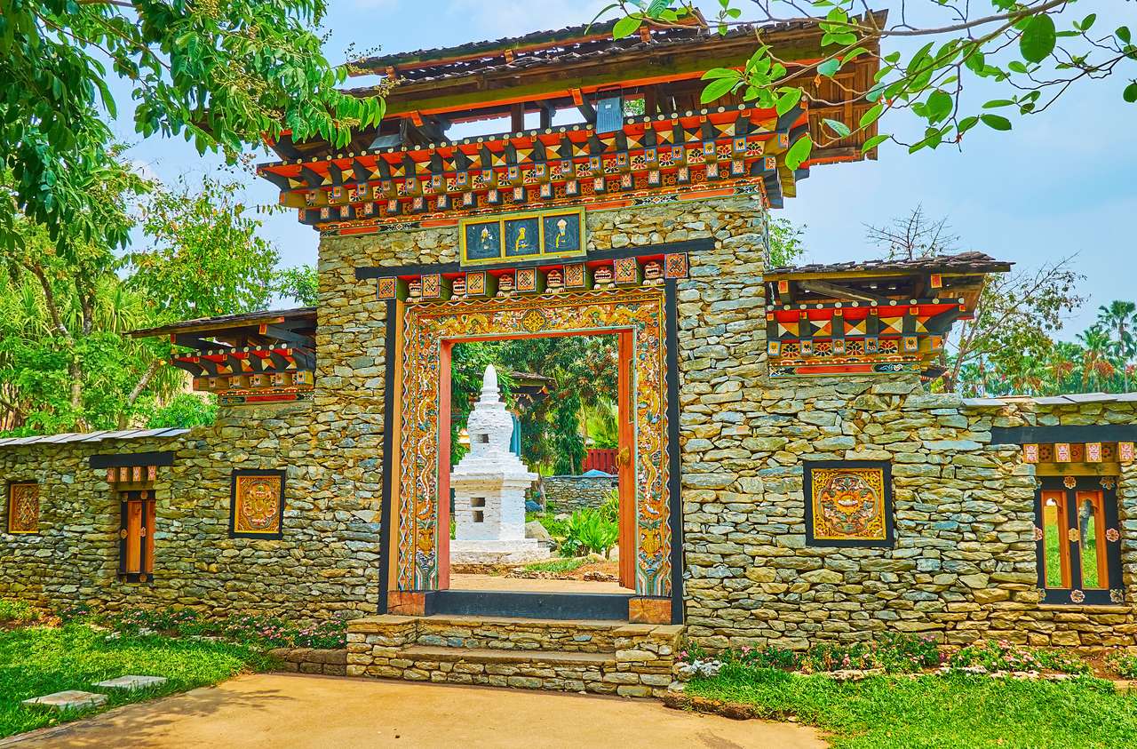 decorative stone gate puzzle online from photo