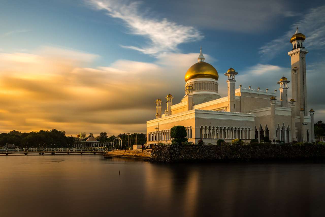 sun sets over Bandar Seri Begawan puzzle online from photo