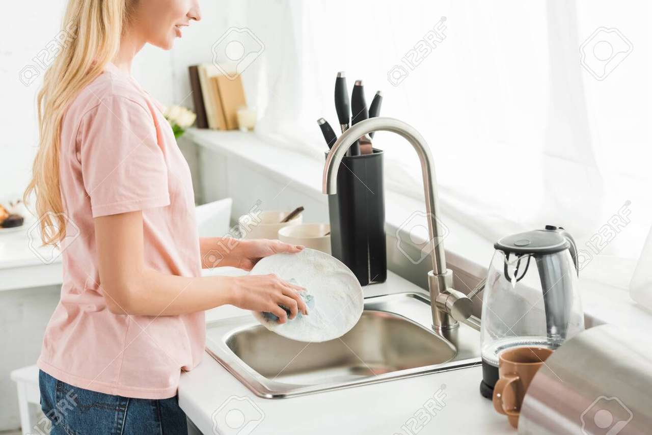 Washing the dishes puzzle online from photo