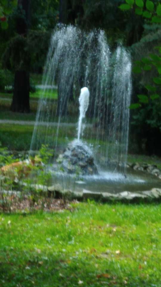 Parková fontána puzzle online z fotografie