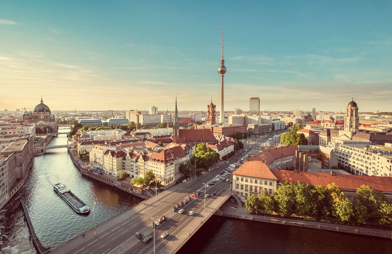 Vista aérea do horizonte de Berlim puzzle online a partir de fotografia