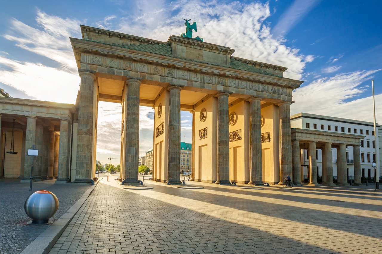Brandenburger Tor i Berlin vid soluppgången, Tyskland pussel online från foto