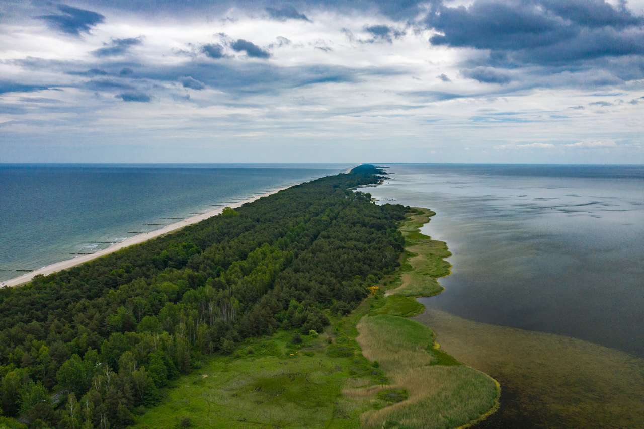 Vue aérienne de la plage de Chalupy, Pologne puzzle en ligne à partir d'une photo