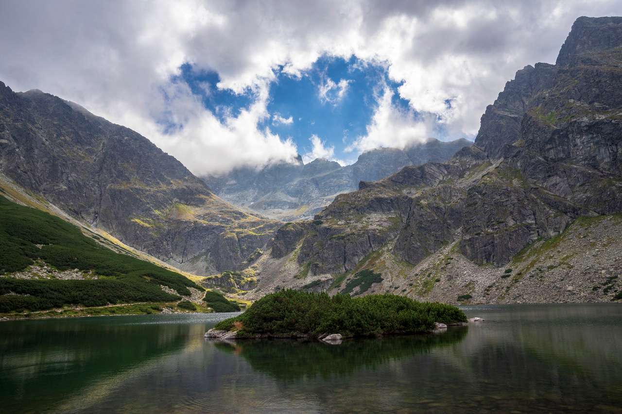 Μαύρη λίμνη Gasienicowy στα πολωνικά βουνά Τάτρα online παζλ