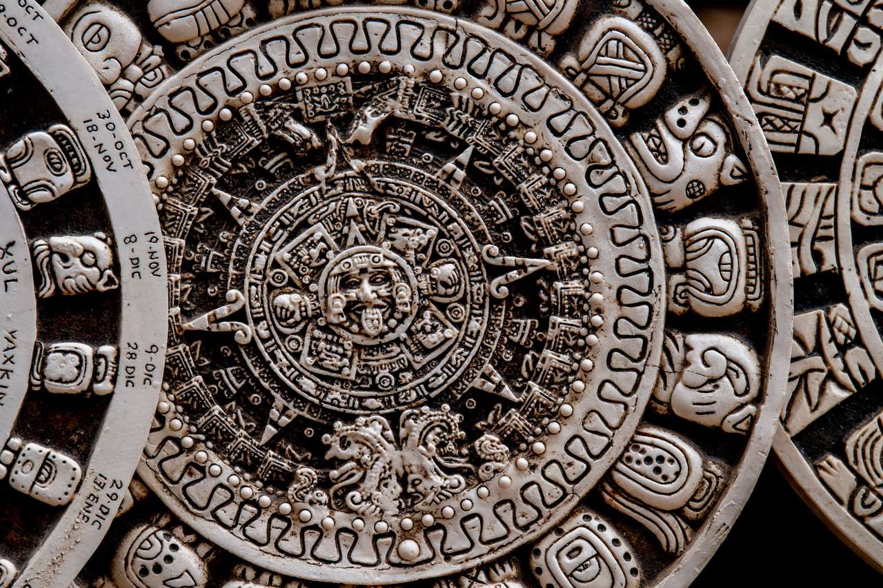 Pierre de calendrier mexicain aztèque maya close up puzzle en ligne à partir d'une photo