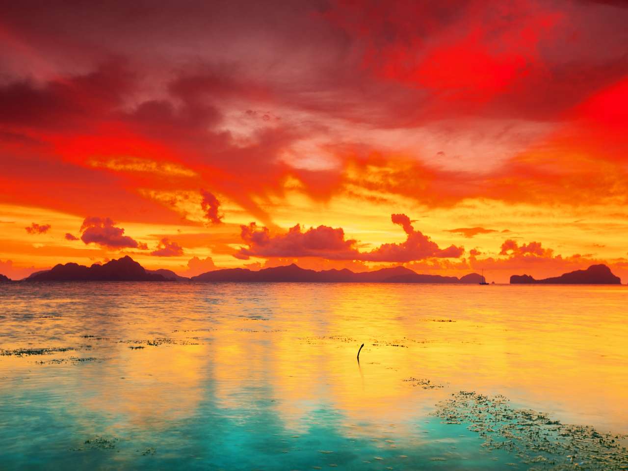 Pôr do sol fantástico sobre o mar Palawan Filipinas puzzle online