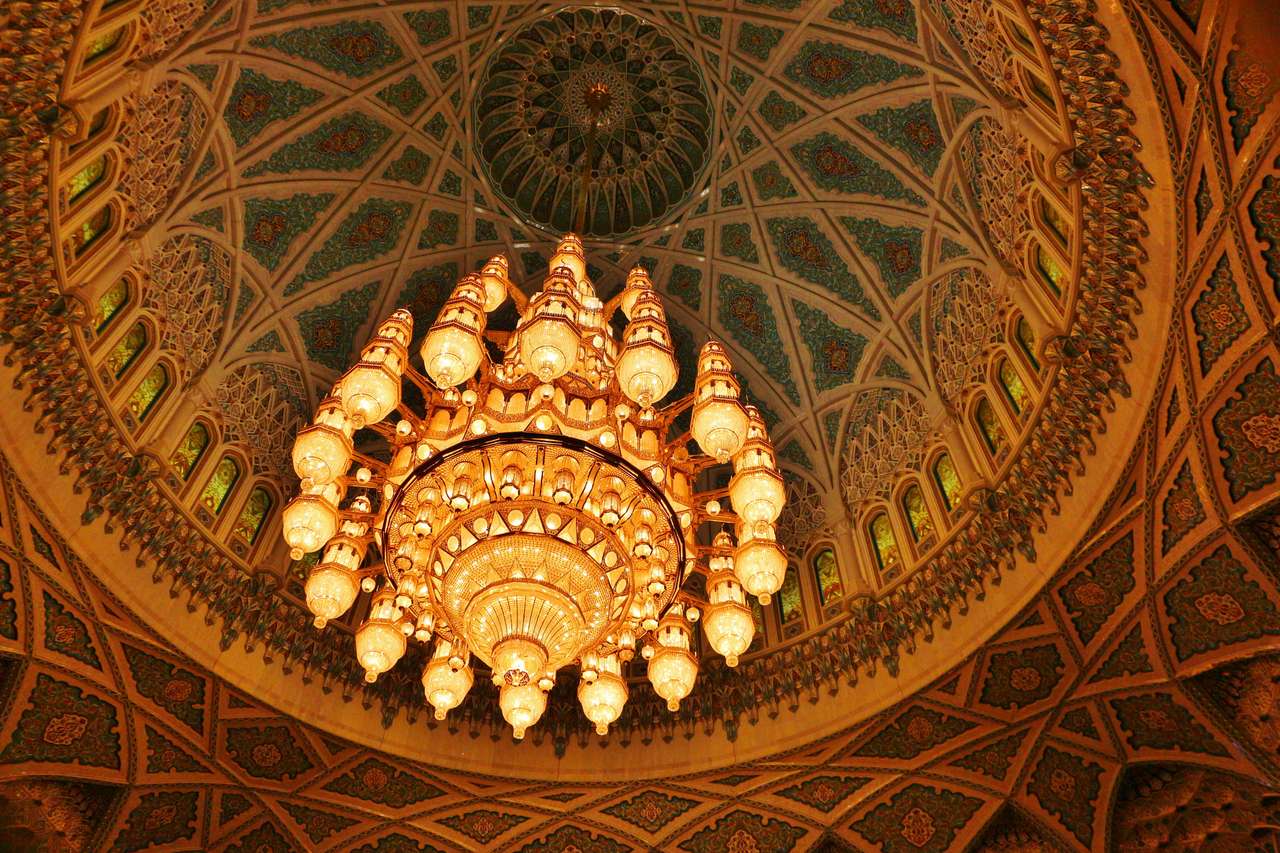 Große Sultan-Qabus-Moschee | Leuchter Online-Puzzle