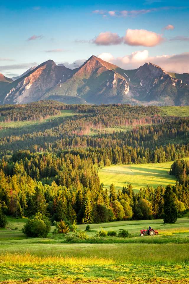 Prachtig Belianske Tatra-gebergte bij zonsondergang in Polen puzzel online van foto