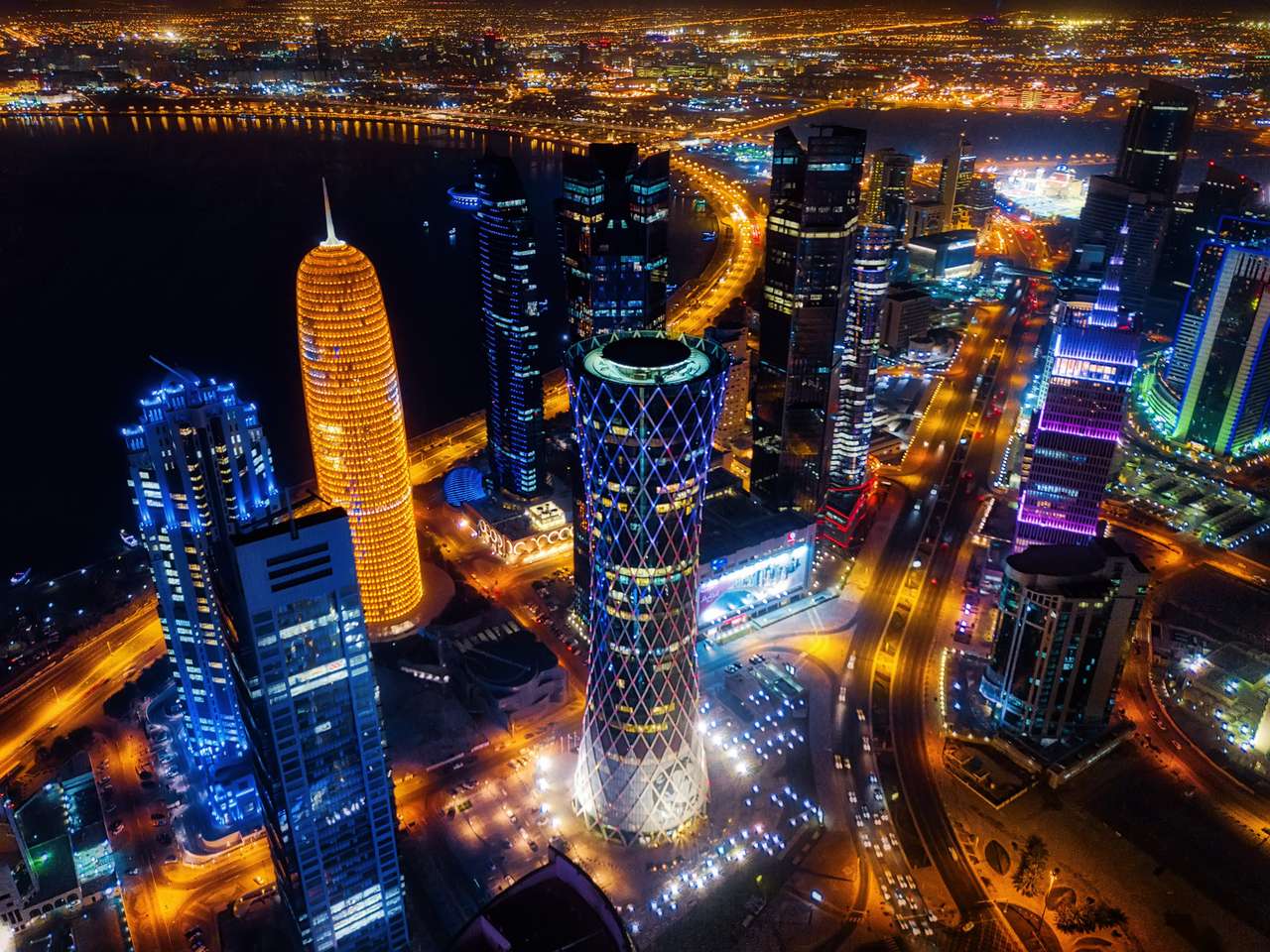 Skyline von Doha bei Nacht, Katar Online-Puzzle